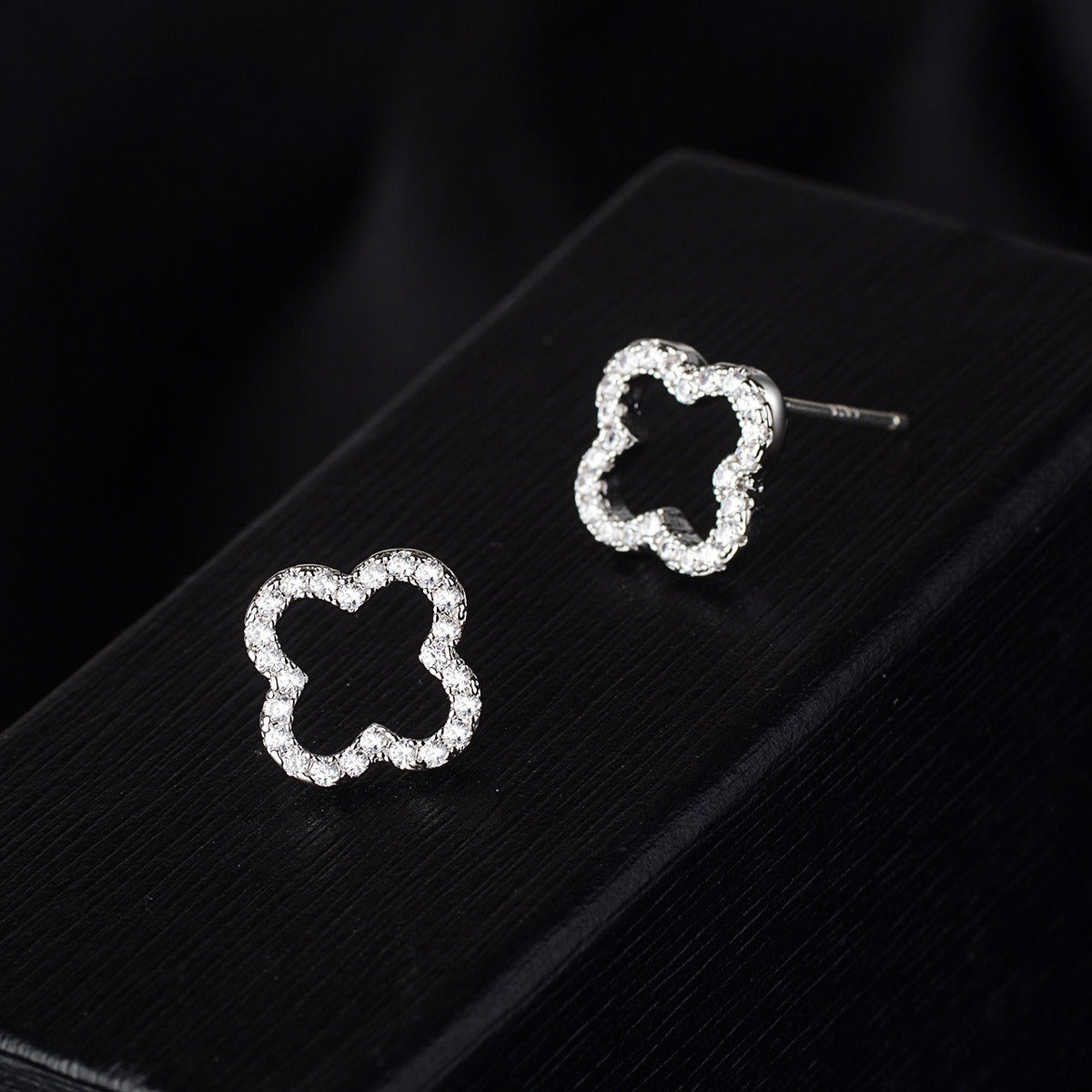 S925 sterling silver forest-style four-leaf clover diamond earrings