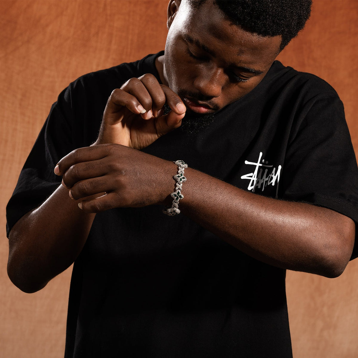 Hip-hop zircon colored infinite four-leaf clover bracelet